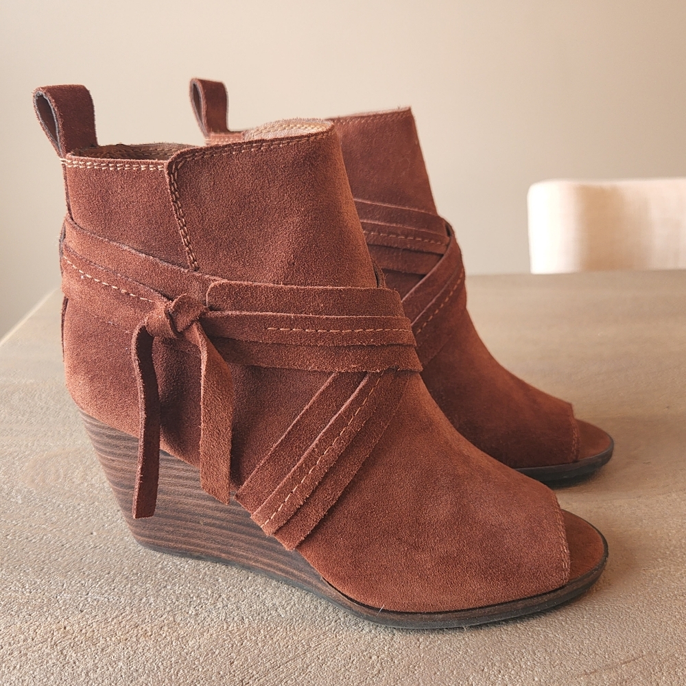 Lucky Brand Udom Suede Wedge Ankle Booties Size 6
